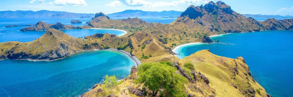 Ini merupakan gambar pemandangan yang ada di pulau komodo